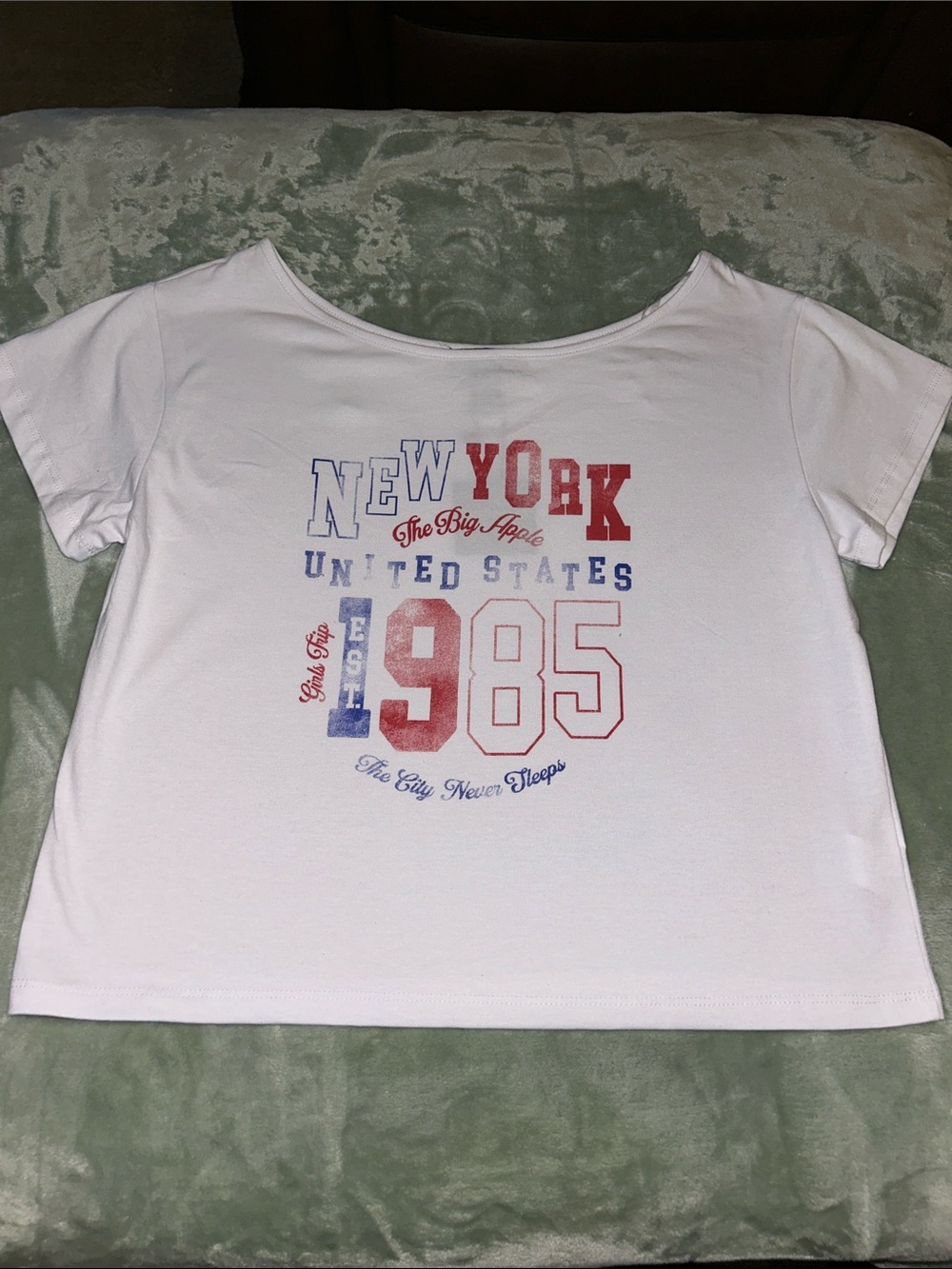 Arden B White Graphic Tee with Red & Blue Print Ptp 20”